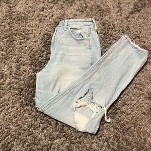 Hollister High Waisted Mom Jeans!!